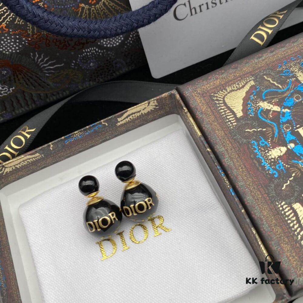 Dior New Style Letter Star Resin Elegant and Individual Stud Earrings