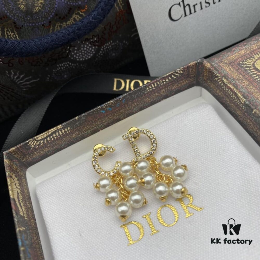 Dior New Style Letter Pearl Inlaid Diamond Elegant Retro Stud Earrings