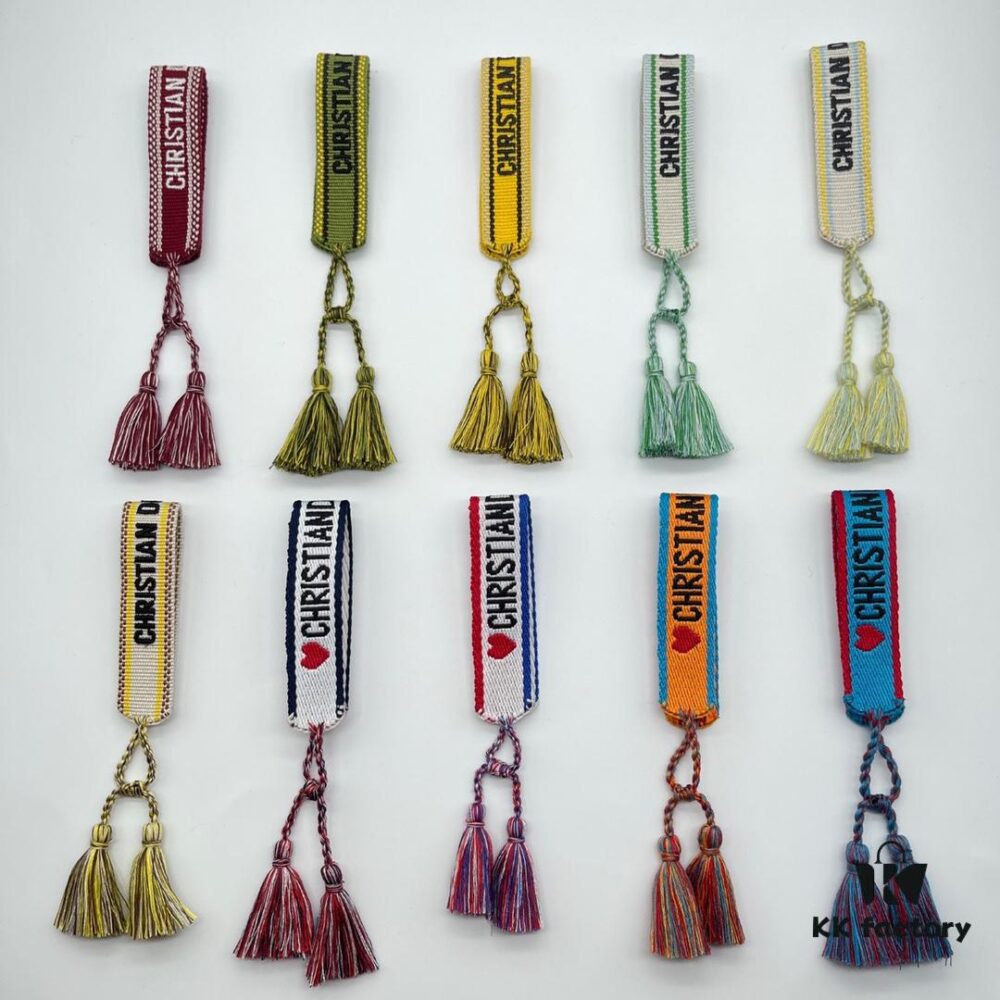 Dior Bracelet Top Version 🌟 Bottom Print Logo Clear, Full and Rounded ‼️ ZP Used for Prototype Already Worn and Aged, One Very Noteworthy  ️ Detail Is That the Lettering Font Is Slightly Irregular, Not Perfectly Aligned. Authentic Design Reference 🌟 Vintage Aged Fashion Style, Upgraded Materials and Complex Craftsmanship, Worn by Numerous Celebrities – Grab Yours Now! New Colors Continuously Updated...