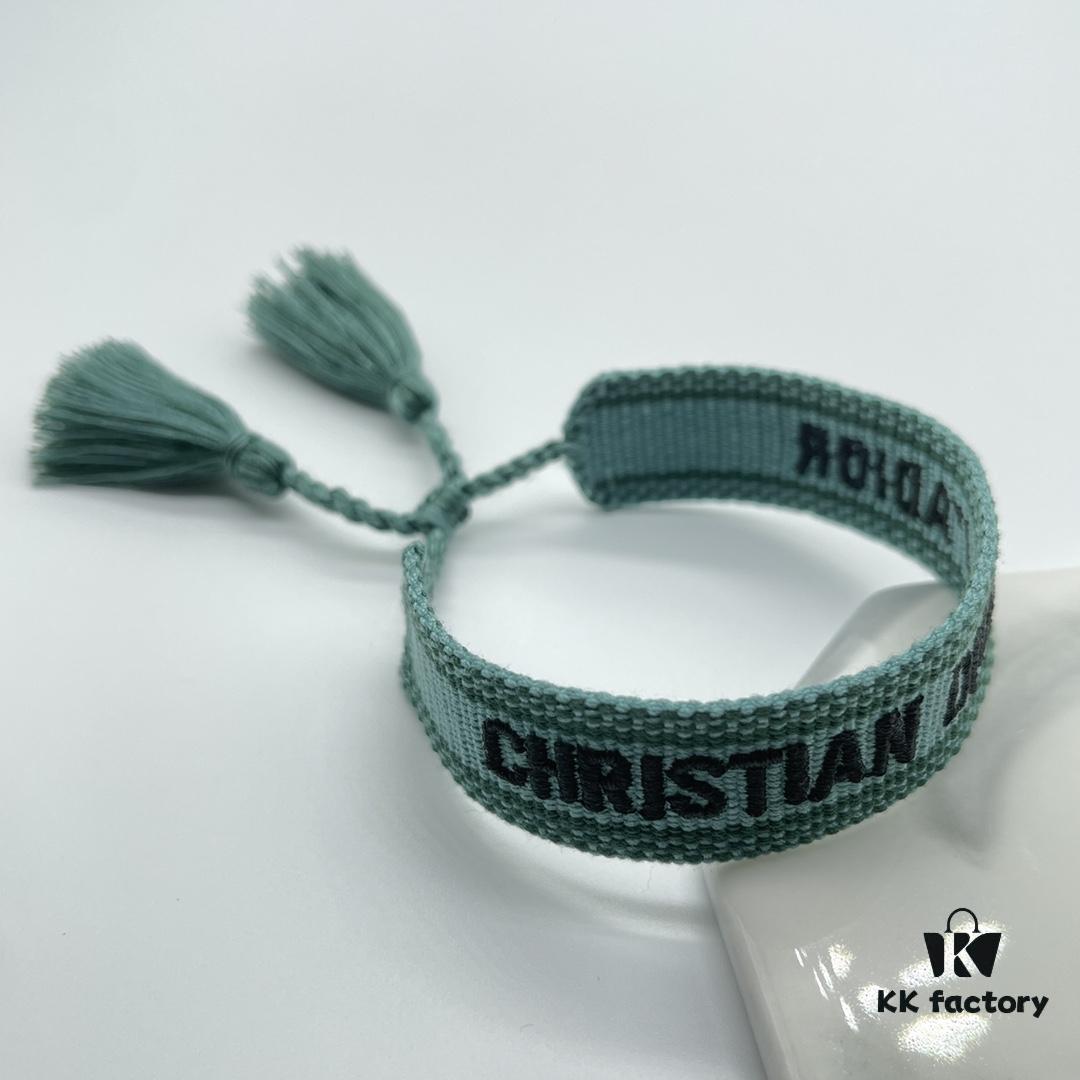 Dior Bracelet Top Version 🌟 Bottom Print Logo Clear, Full and Rounded ‼️ ZP Used for Sample Making, Already Quite Dirty and Worn  ️ One Very Notable Detail: The Font of the Letters is Intentionally Irregular, Not Neat and Uniform. Trust the Authentic Sample Design 🌟 Vintage, Aged Fashion Look, Upgraded Materials and Complex Craftsmanship, Same Style Worn by Numerous Celebrities – Grab Yours Now! New Colors Continuously Updated...