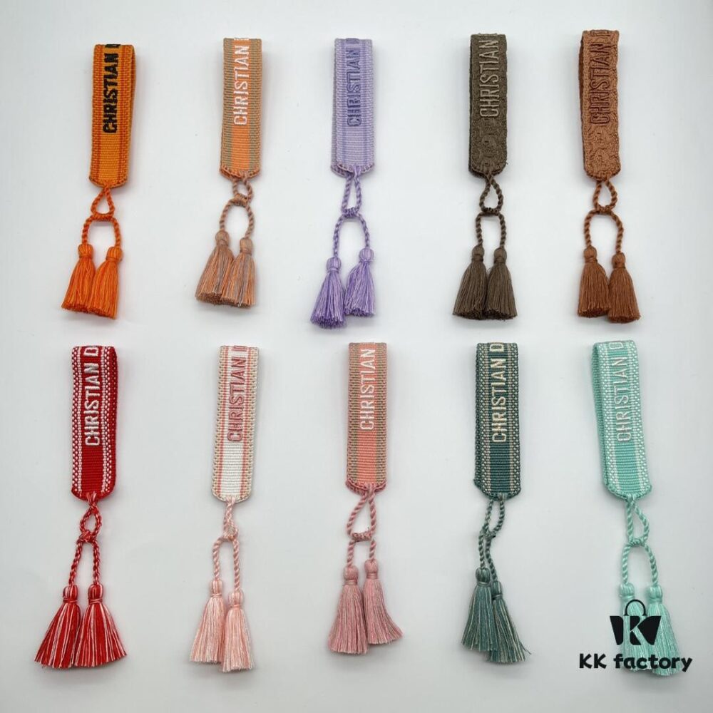 Dior Bracelet Top Version 🌟 Bottom Print Logo Clear, Full and Rounded ‼️ ZP Used for Prototype Already Old and Dirty, One Very Notable  ️ Detail: Lettering Font is Wobbly, Not Neat. Authentic Prototype Guaranteed 🌟 Vintage Aged Fashion Look, Upgraded Materials and Complex Craftsmanship, Same Style as Worn by Numerous Celebrities – Grab Yours Now! New Colors Continuously Updated...