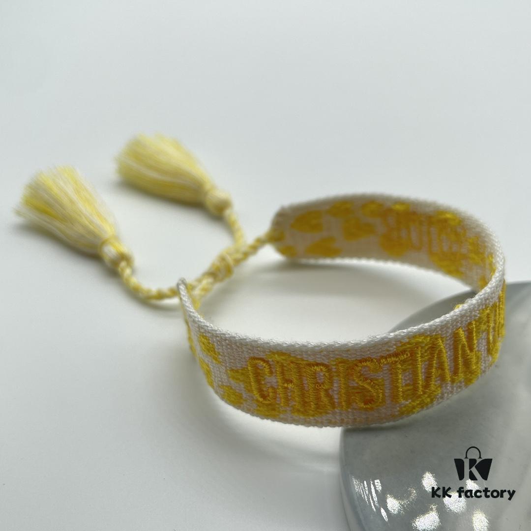 Dior Bracelet Top Version 🌟 Bottom Print Logo Clear, Full and Rounded ‼️ ZP Used for Sample Making, Already Quite Dirty and Old, One Very Noteworthy  ️ Detail Is That the Lettering Font Is Irregular, Not Neat. Trust the Authentic Sample 🌟 Vintage Aesthetic with Fashionable Distressed Design, Upgraded Materials and Complex Craftsmanship, Worn by Numerous Celebrities – Grab Yours Now! New Colors Continuously Updated...