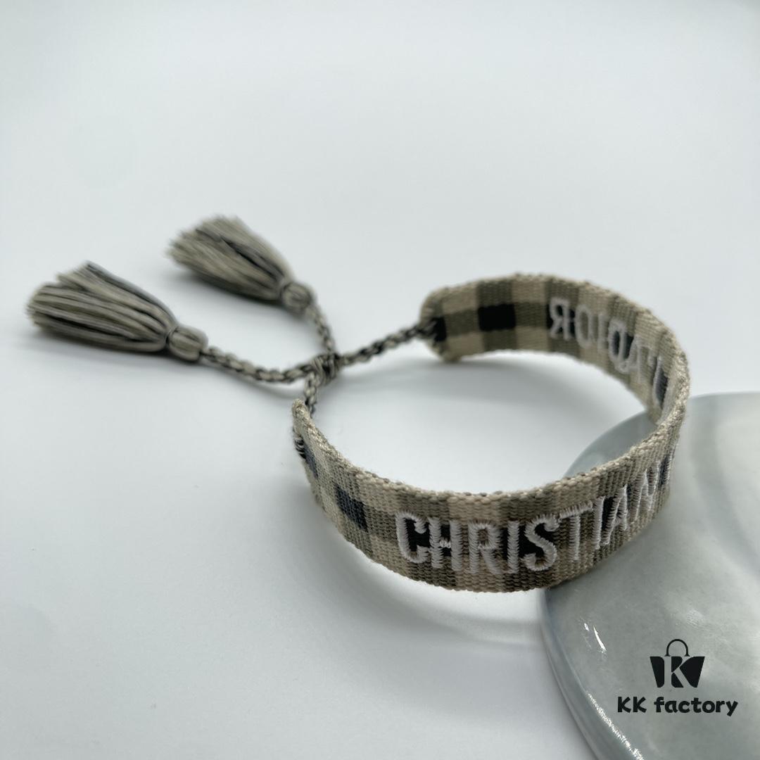 Dior Bracelet Top Version 🌟 Bottom Print Logo Clear, Full and Rounded ‼️ ZP Used for Sample Making, Already Quite Dirty and Old, One Very Noteworthy  ️ Detail: The Font of the Letters is Wobbly, Not Neat. Trust the Authentic Sample Design 🌟 Vintage Aged Fashion Feel, Upgraded Materials and Complex Craftsmanship, Worn by Numerous Celebrities – Grab Yours Now! New Colors Continuously Updated...