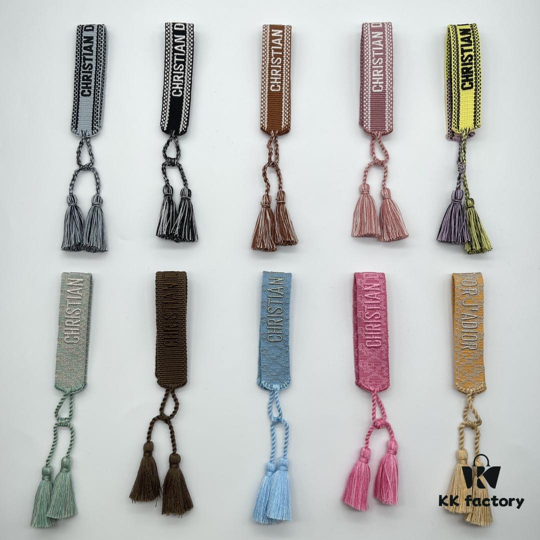 Dior Bracelet Top Version 🌟 Clear and Full Logo Print at the Bottom, Rounded and Vivid ‼️ ZP Used for Prototype Already Shows Signs of Wear, Note a Crucial Detail  ️: The Font of Letters Is Intentionally Irregular, Not Perfectly Aligned. Authentic Design Features Vintage Aesthetic with Upgraded Materials and Complex Craftsmanship, Worn by Numerous Celebrities – Grab Yours Now! New Colors Regularly Updated...