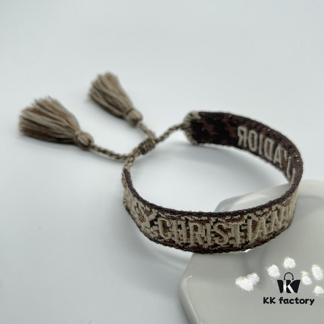 Dior Bracelet Top Version 🌟 Bottom Print Logo Clear, Full and Rounded ‼️ ZP Used for Prototype Already Old and Dirty, One Very Noteworthy  ️ Detail Is That the Letter Font Is Wobbly, Not Neat. Authentic Prototype Guaranteed 🌟 Vintage Aged Fashion Feel, Upgraded Materials and Complex Craftsmanship, Same Style as Worn by Many Celebrities, Get It Now! New Colors Continuously Updated...