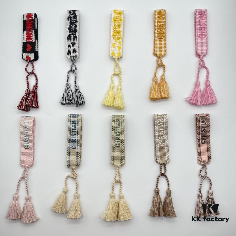 Dior Bracelet Highest Version 🌟 Clear and Full Bottom Print Logo, Rich and Rounded ‼️ ZP Used for Prototype Already Very Dirty and Old, One Very Noteworthy  ️ Detail Is That the Letter Font Is Wobbly, Not Neat. Authentic Prototype Guaranteed 🌟 Vintage Aged Fashion Sense, Upgraded Materials and Complex Craftsmanship, Same Style as Many Celebrities, Get It Now! New Colors Continuously Updated...