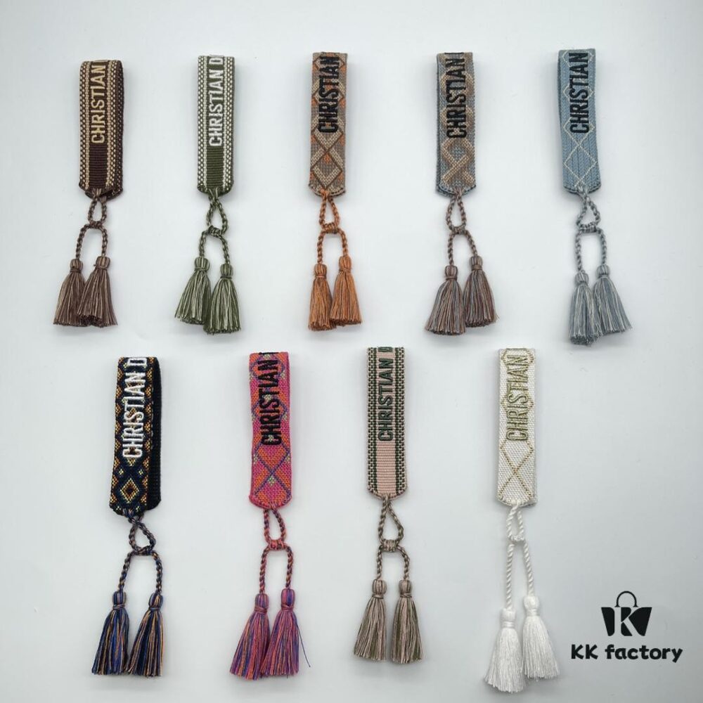 Dior Bracelet Highest Version 🌟 Bottom Print Logo Clear, Full and Rounded ‼️ ZP Used for Sample Making, Already Quite Dirty and Worn  ️ One Very Noteworthy Detail: The Lettering Font is Intentionally Irregular, Not Neat. Authentic Sample Style 🌟 Vintage Aesthetic with Upgraded Materials and Complex Craftsmanship, Worn by Numerous Celebrities – Get Yours Now! New Colors Continuously Updated...