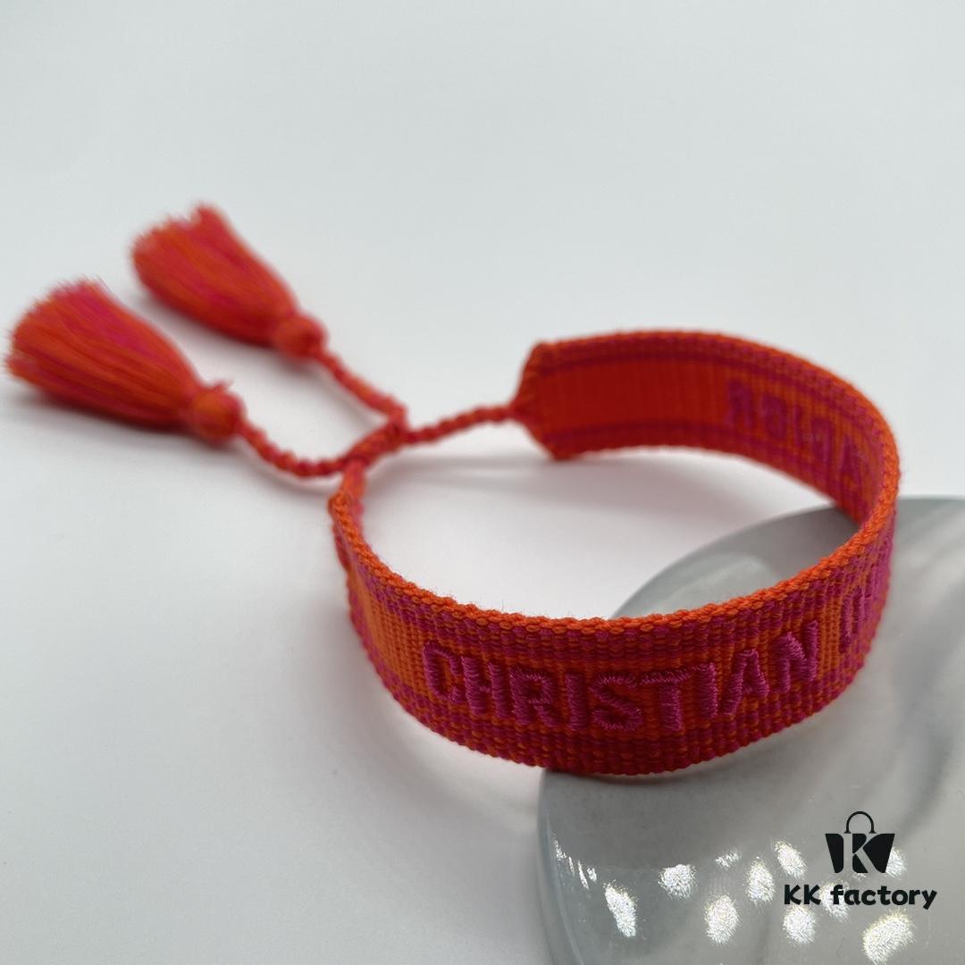 Dior Bracelet Top Version 🌟 Bottom Print Logo Clear, Full and Rounded ‼️ ZP Used for Prototyping, Already Quite Dirty and Old, One Very Noteworthy  ️ Detail Is That the Lettering Font Is Slightly Irregular, Not Perfectly Neat. Authentic Prototype Approved 🌟 Vintage Aesthetic with Retro Aging Style, Upgraded Materials and Complex Craftsmanship, Worn by Numerous Celebrities – Grab Yours Now! New Colors Continuously Updated...