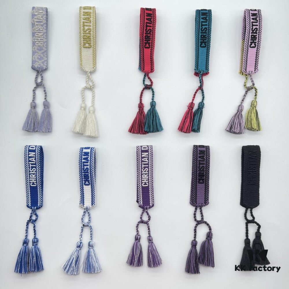 Dior Bracelet Top Version 🌟 Bottom Print Logo Clear, Full and Rounded ‼️ ZP Used for Prototype Already Old and Dirty, One Very Noteworthy  ️ Detail Is That the Font of the Letters Is Irregular, Not Neat. Authentic Prototype Guaranteed 🌟 Vintage Aesthetic with Fashionable Distressed Design, Upgraded Materials and Complex Craftsmanship, Worn by Numerous Celebrities – Grab Yours Now! New Colors Continuously Updated...