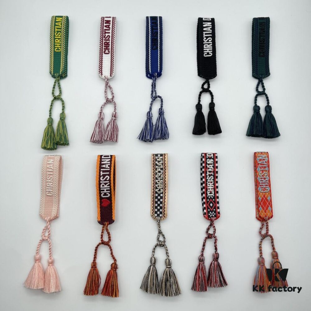 Dior Bracelet Top Version 🌟 Bottom Print Logo Clear, Full and Rounded ‼️ ZP Used for Prototyping, Already Quite Dirty and Old, One Very Noteworthy  ️ Detail: The Font of the Letters is Intentionally Irregular, Not Neat. Authentic Prototype Designated 🌟 Vintage Aged Fashion Look, Upgraded Materials and Complex Craftsmanship, Worn by Numerous Celebrities – Grab Yours Now! New Colors Continuously Updated...