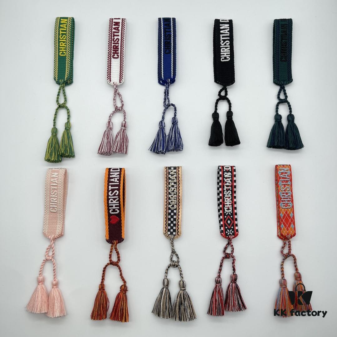 Dior Bracelet Top Version 🌟 Bottom Print Logo Clear, Full and Rounded ‼️ ZP Used for Prototyping, Already Quite Dirty and Old, One Very Noteworthy  ️ Detail: The Font of the Letters is Intentionally Irregular, Not Neat. Authentic Prototype Designated 🌟 Vintage Aged Fashion Look, Upgraded Materials and Complex Craftsmanship, Worn by Numerous Celebrities – Grab Yours Now! New Colors Continuously Updated...