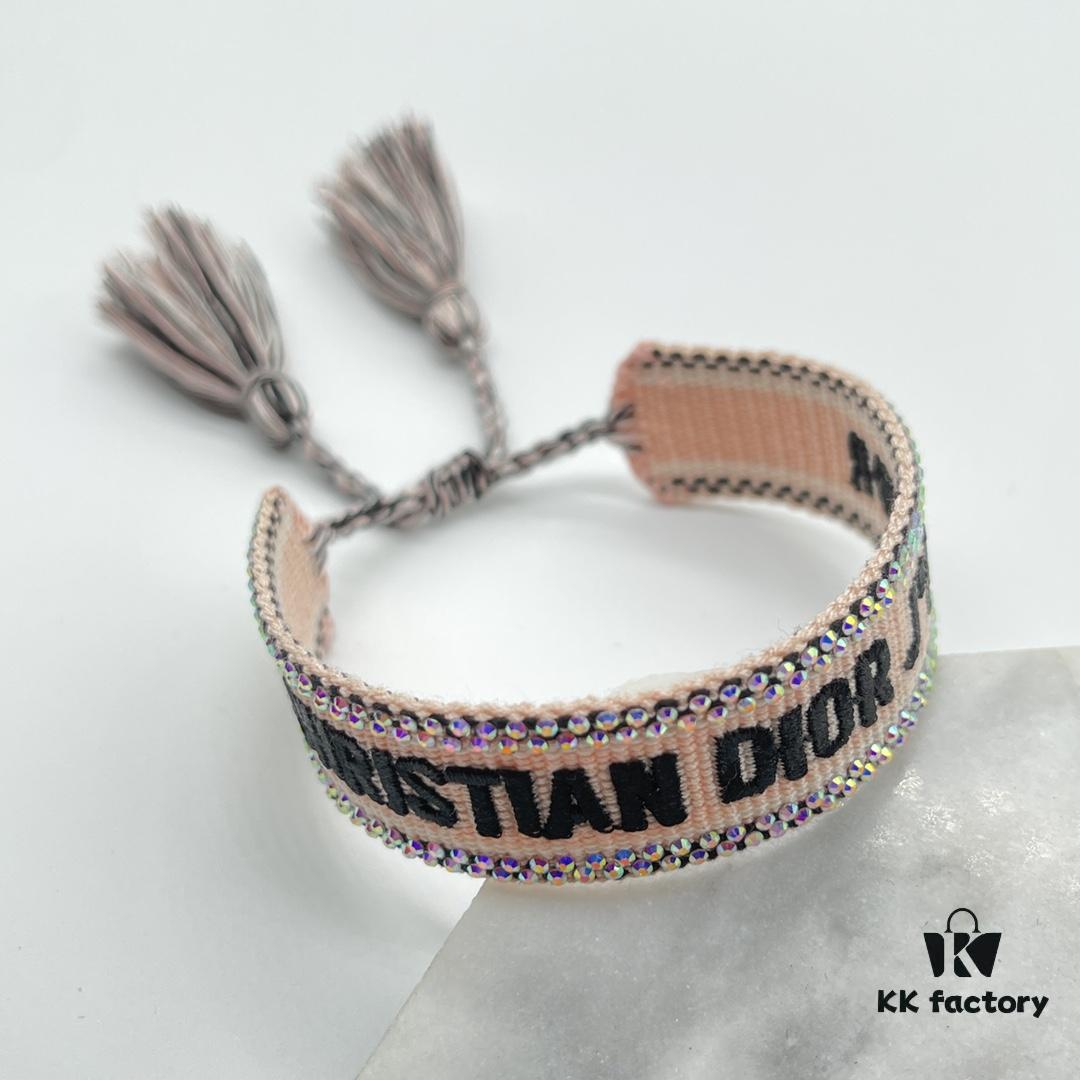 Dior Bracelet Top Version 🌟 Bottom Print Logo Clear, Full and Rounded ‼️ ZP Used for Sample Making, Already Quite Dirty and Old, One Very Noteworthy  ️ Detail Is That the Letter Font Is Wobbly, Not Neat. Trust the Authentic Sample 🌟 Vintage Aged Fashion Feel, Upgraded Materials and Complex Craftsmanship, Worn by Numerous Celebrities – Grab Yours Now! New Colors Continuously Updated...