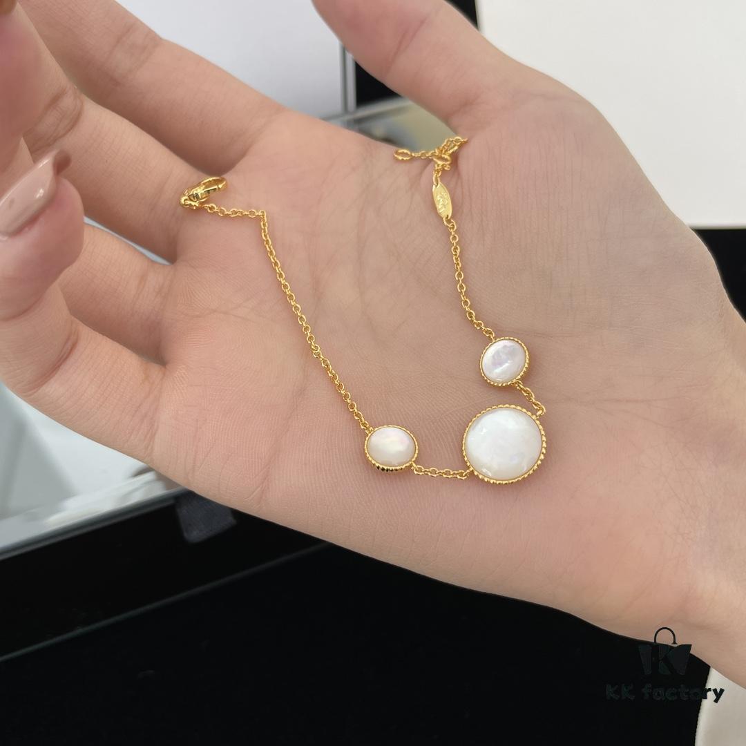 Rose des Vents Golden Eight-Pointed Star Compass Bracelet