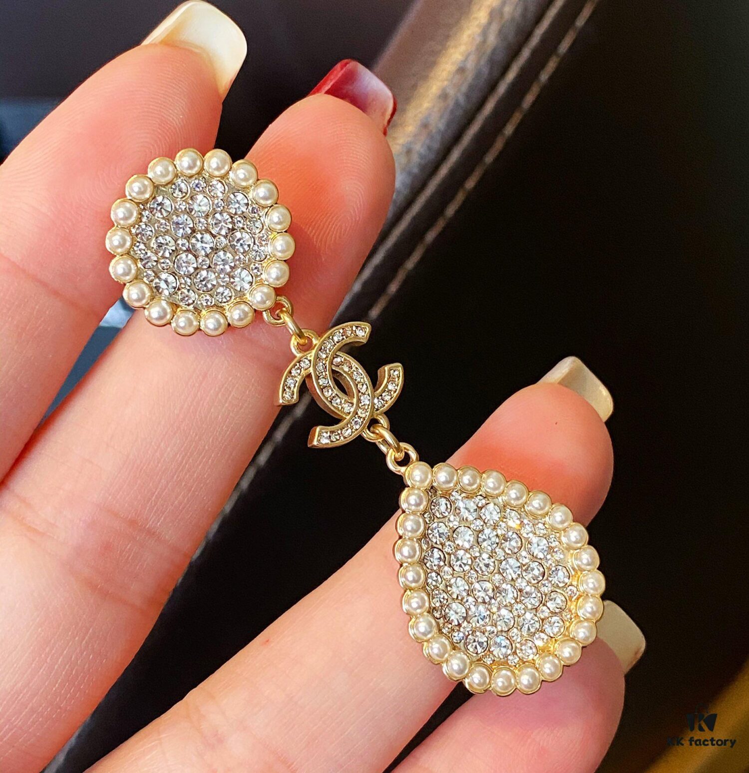Xiaoxiang New Sunflower Earrings, Luxury Full Diamond Pearl Drop Design, Elegant and Stylish for Daily Wear