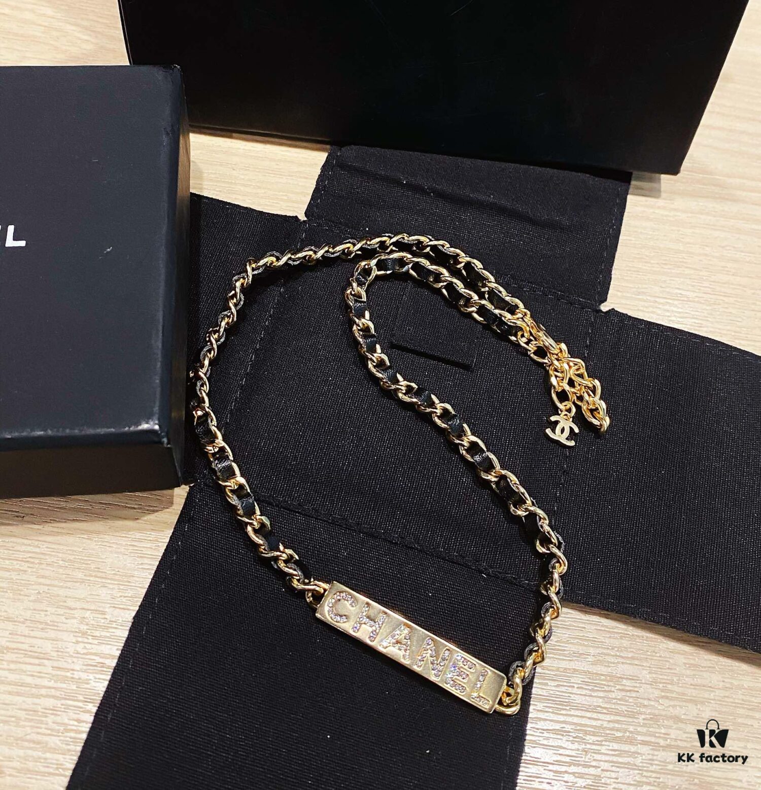 Xiaoxiang New Arrival Leather-Weave Necklace, Handwoven Black Leather with Classic Letter Pendant, Heavy Brass Craft Design