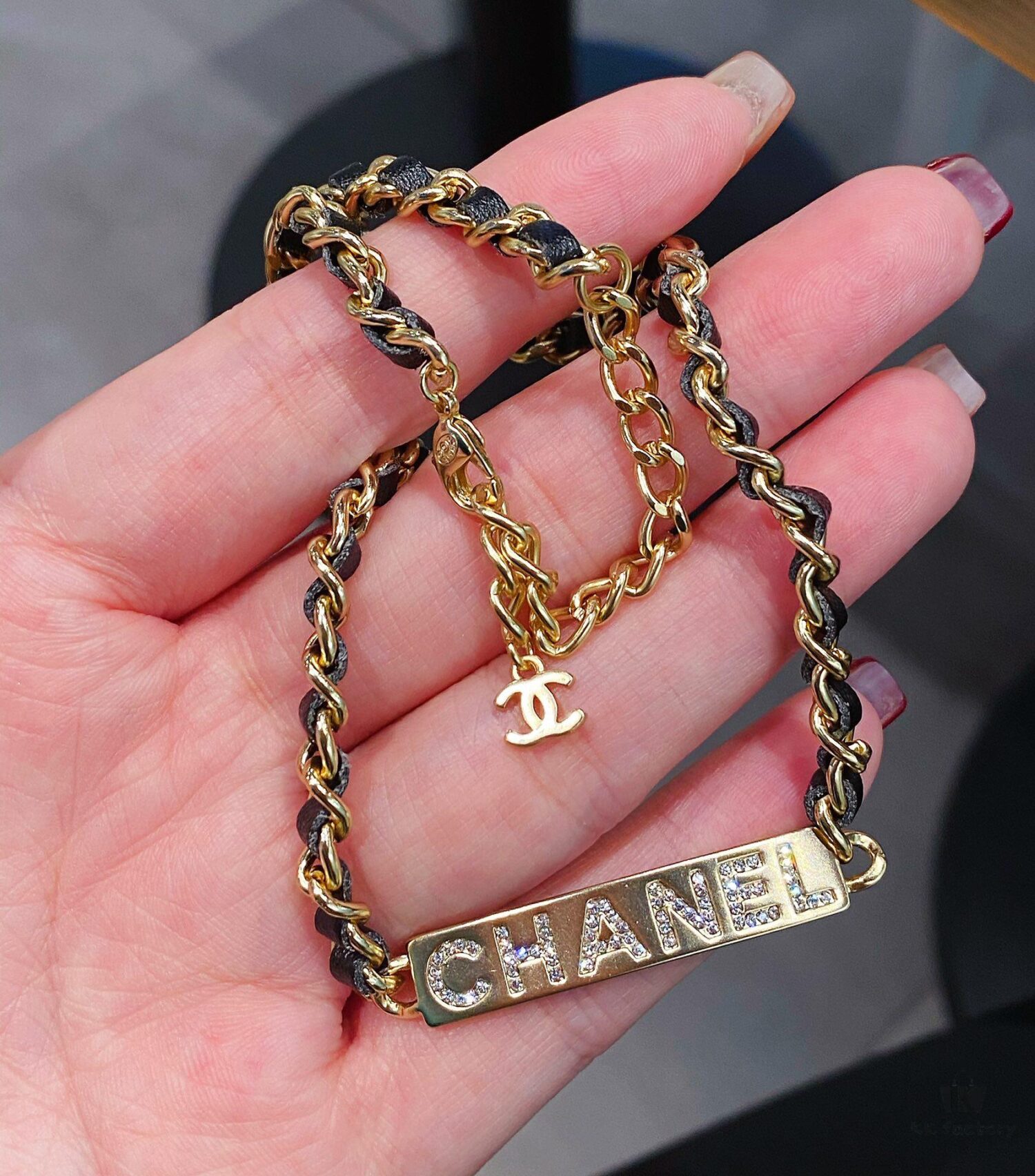 Xiaoxiang New Arrival Leather-Weave Necklace, Handwoven Black Leather with Classic Letter Pendant, Heavy Brass Craft Design