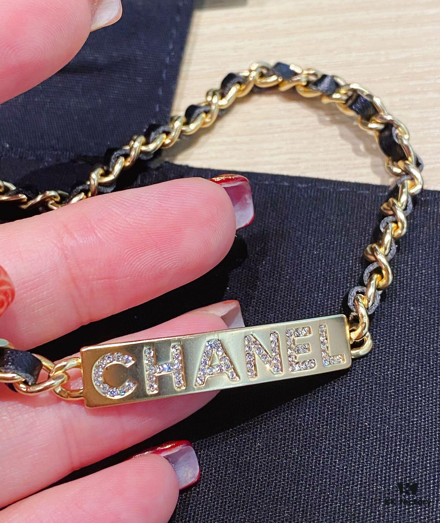 Xiaoxiang New Arrival Leather-Weave Necklace, Handwoven Black Leather with Classic Letter Pendant, Heavy Brass Craft Design