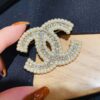 Xiaoxiang New Pearl Brooch, Small Pearl Trim Design with Full Rhinestone Double C Shape