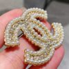 Xiaoxiang New Pearl Brooch, Small Pearl Trim Design with Full Rhinestone Double C Shape