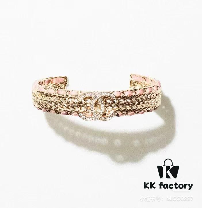 Xiaoxiang New Arrival 22chan Bestselling Pink Lambskin Bracelet 😍😍