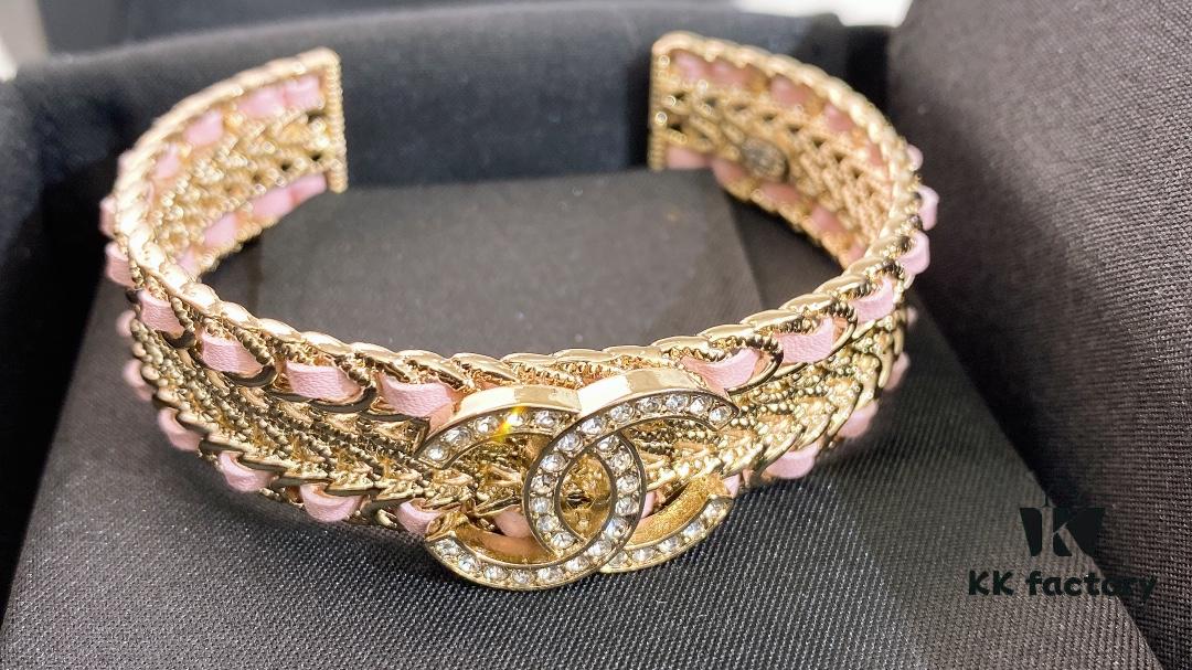 Xiaoxiang New Arrival 22chan Bestselling Pink Lambskin Bracelet 😍😍