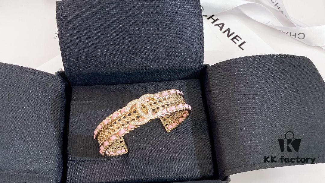 Xiaoxiang New Arrival 22chan Bestselling Pink Lambskin Bracelet 😍😍