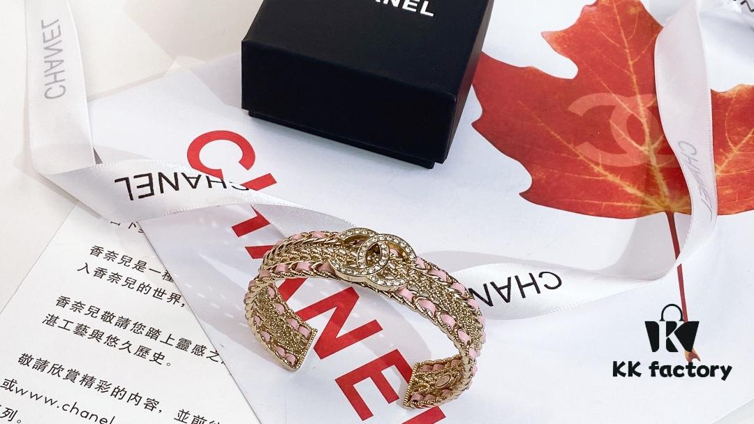 Xiaoxiang New Arrival 22chan Bestselling Pink Lambskin Bracelet 😍😍