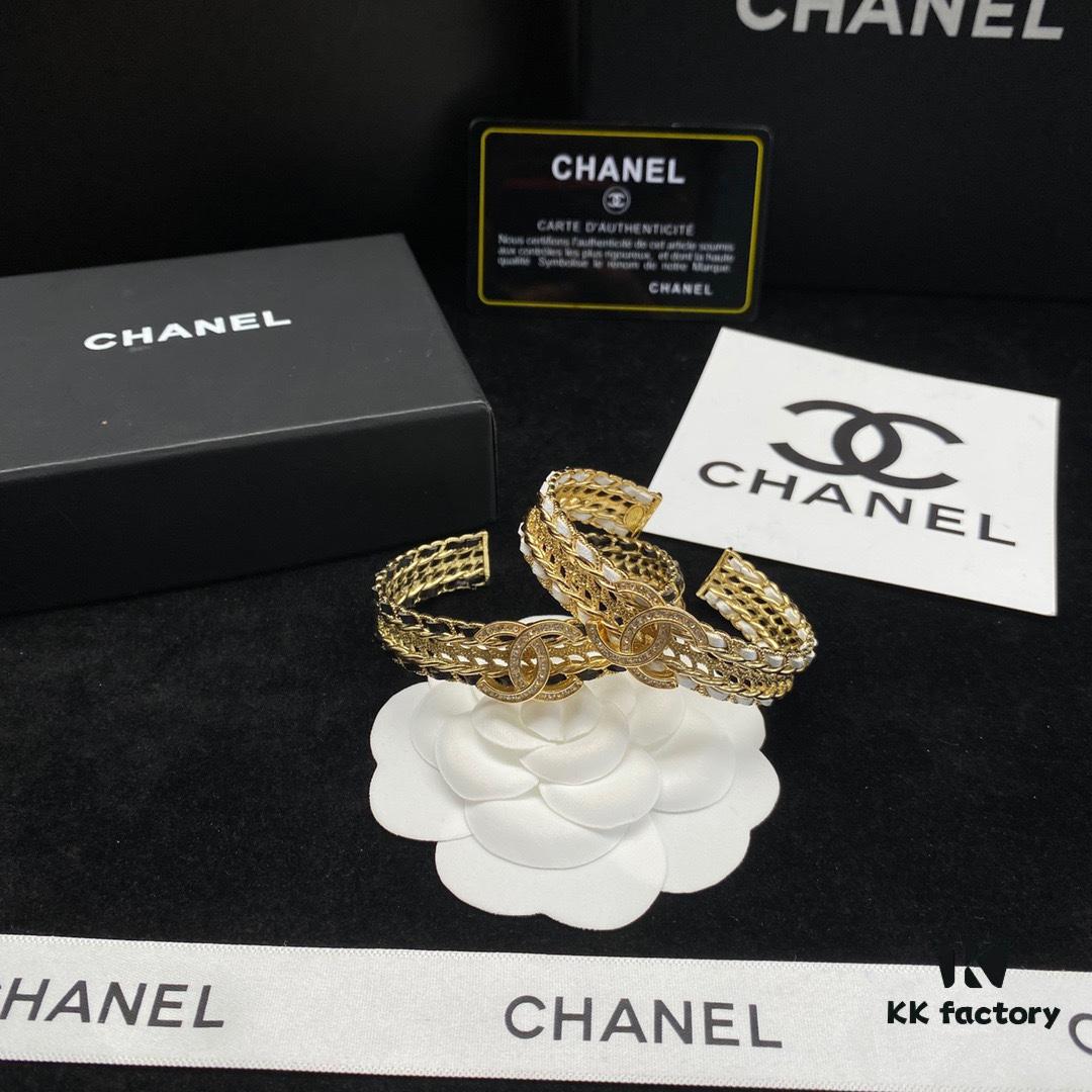 Xiaoxiang New 22 Bestseller Black and White Leather Cuff Bracelet 😍😍