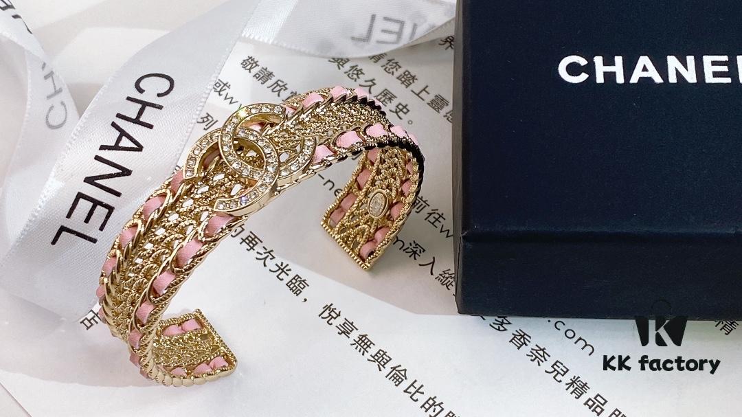 Xiaoxiang New Arrival 22chan Bestselling Pink Lambskin Bracelet 😍😍
