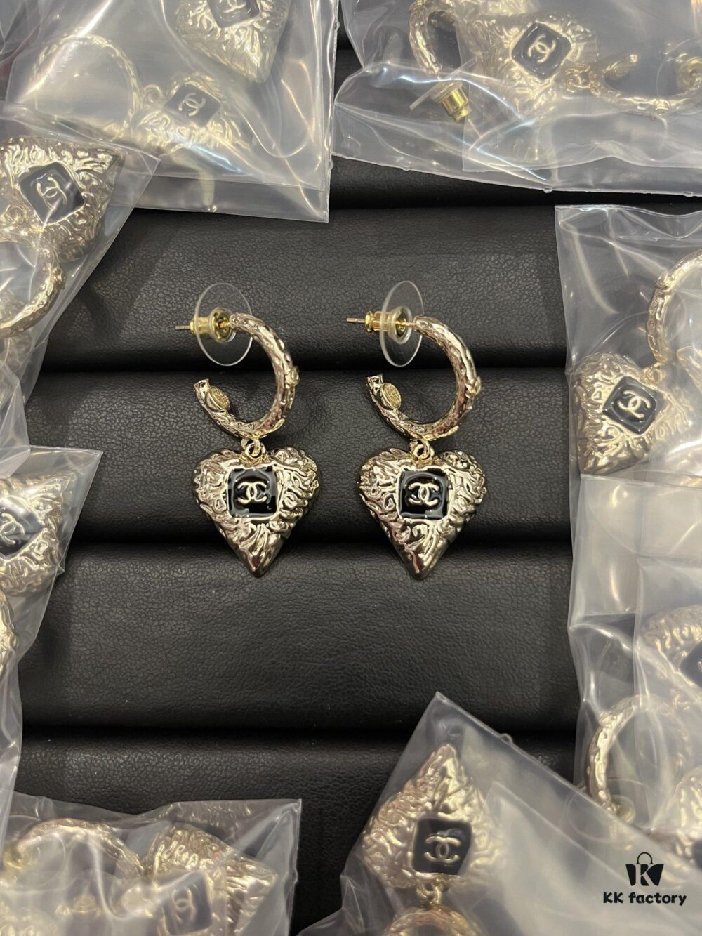 Xiaoxiang New Vintage-Style Black Gold and Pink Gold Earrings Hook