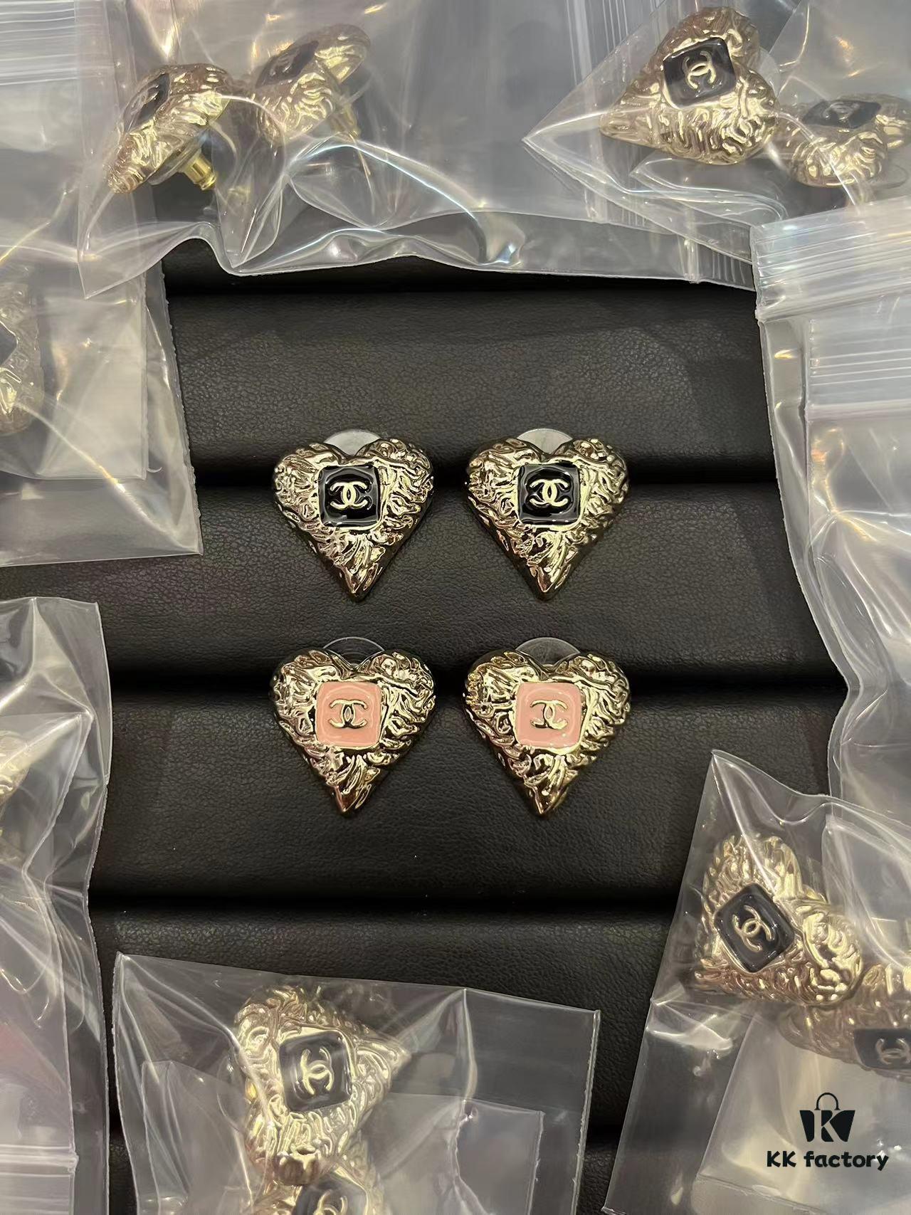 Xiaoxiang New Retro Style Black and Gold Pink Heart Stud Earrings