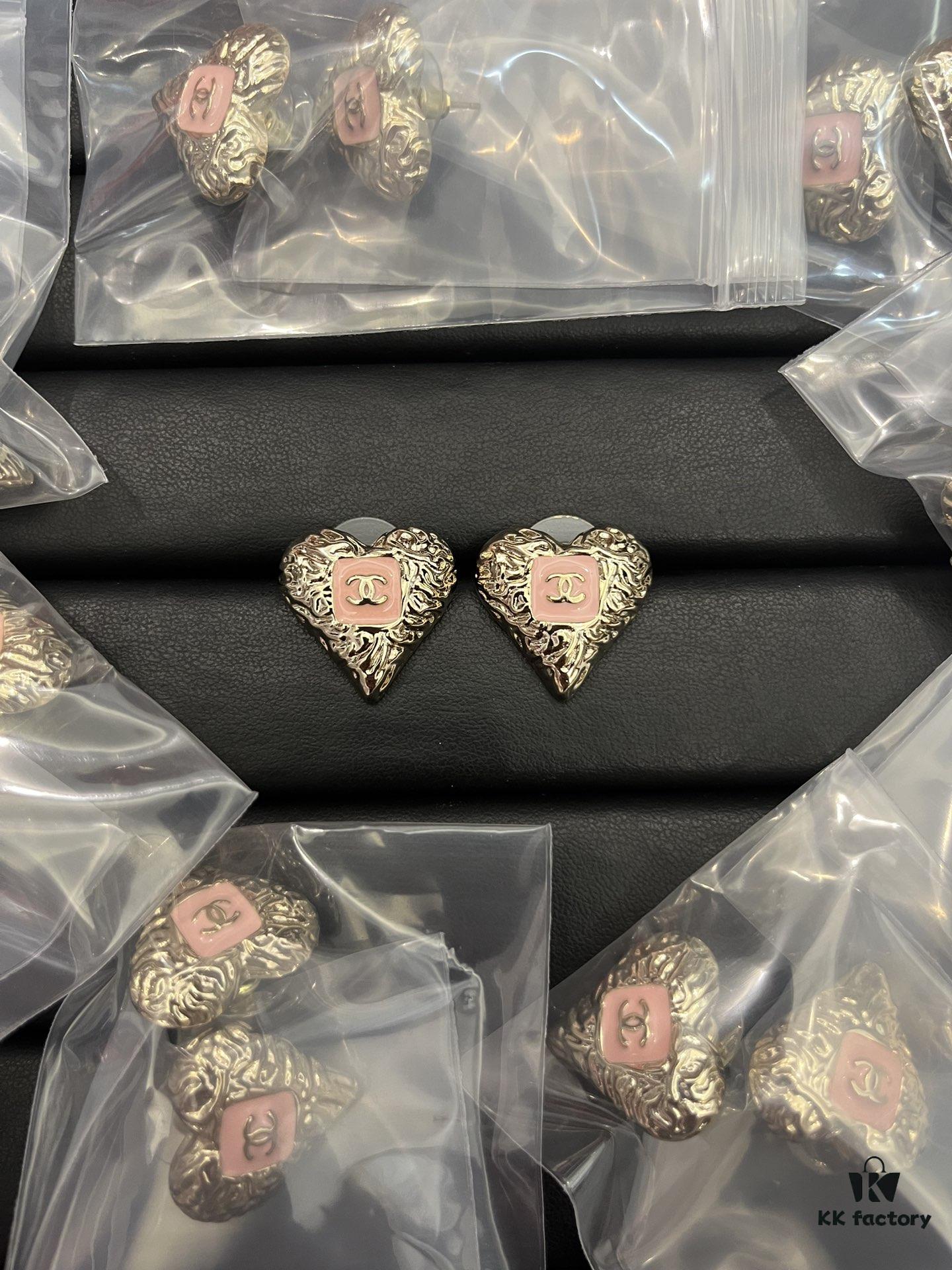 Xiaoxiang New Retro Style Black and Gold Pink Heart Stud Earrings