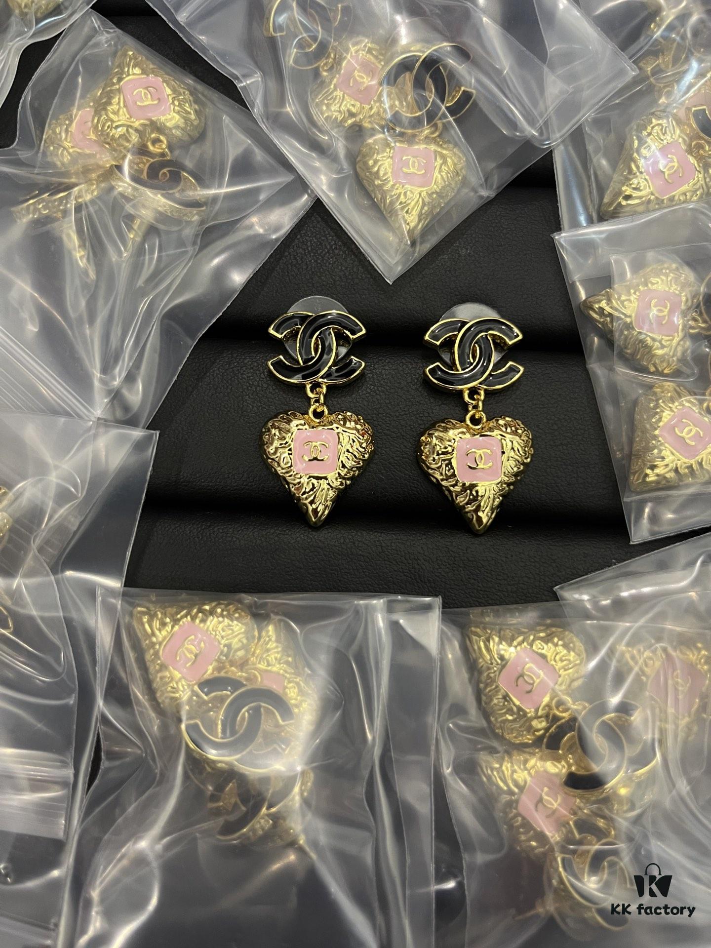 Xiaoxiang New Vintage-style Metal Heart Earrings Black Pink