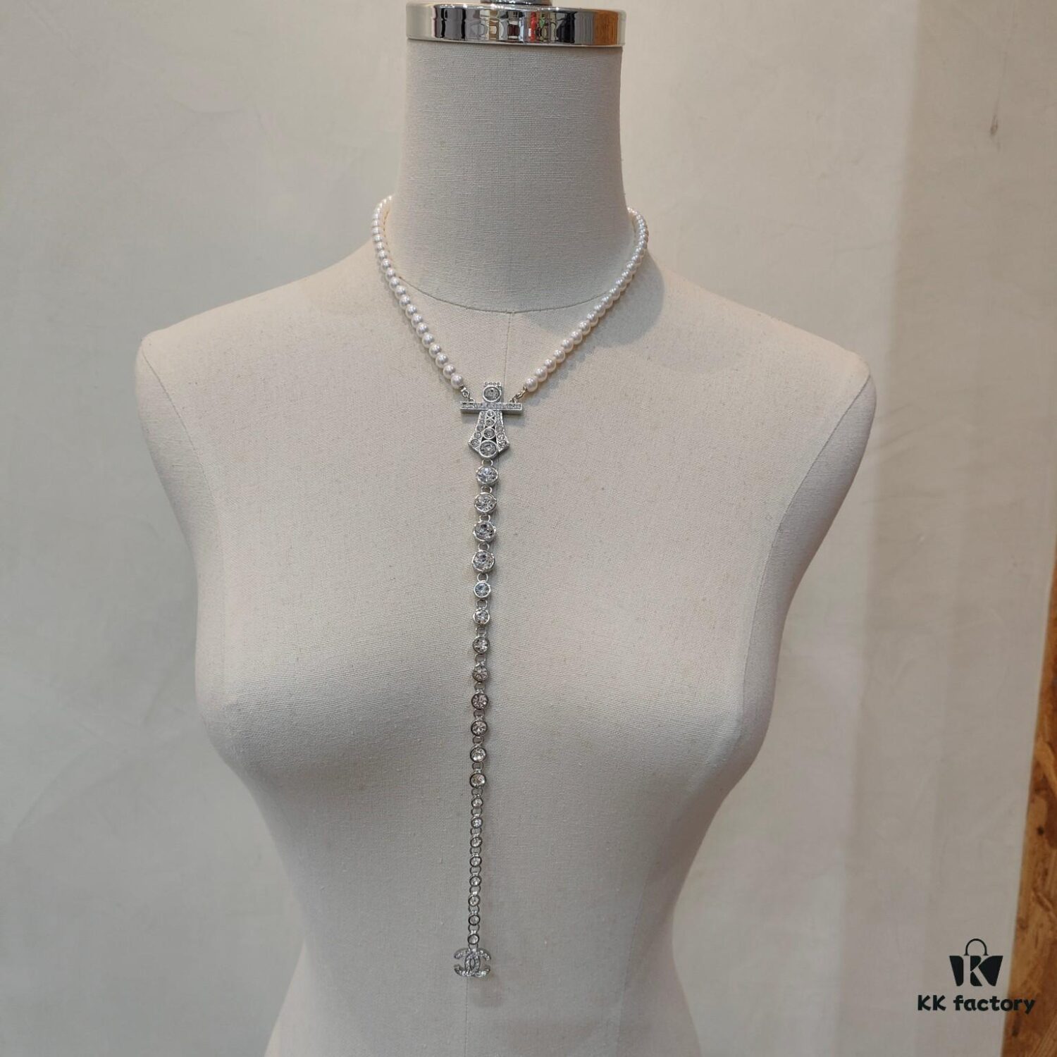 Xiaoxiang New Style Pearl Tassel Rhinestone Silver Crystal Long Pendant CC Necklace Sweater Chain Long Chain