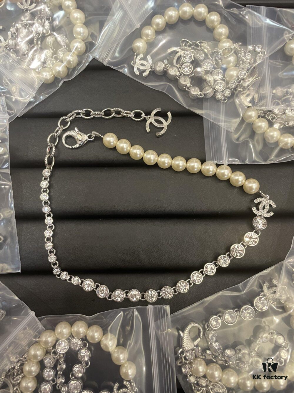 Xiaoxiang New Arrival Pearl and Rhinestone Choker Necklace