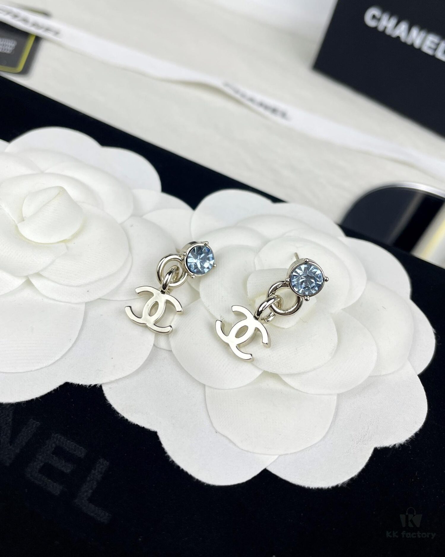 Xiaoxiang New Arrival Light Blue Rhinestone Round Double C Pendant Earrings