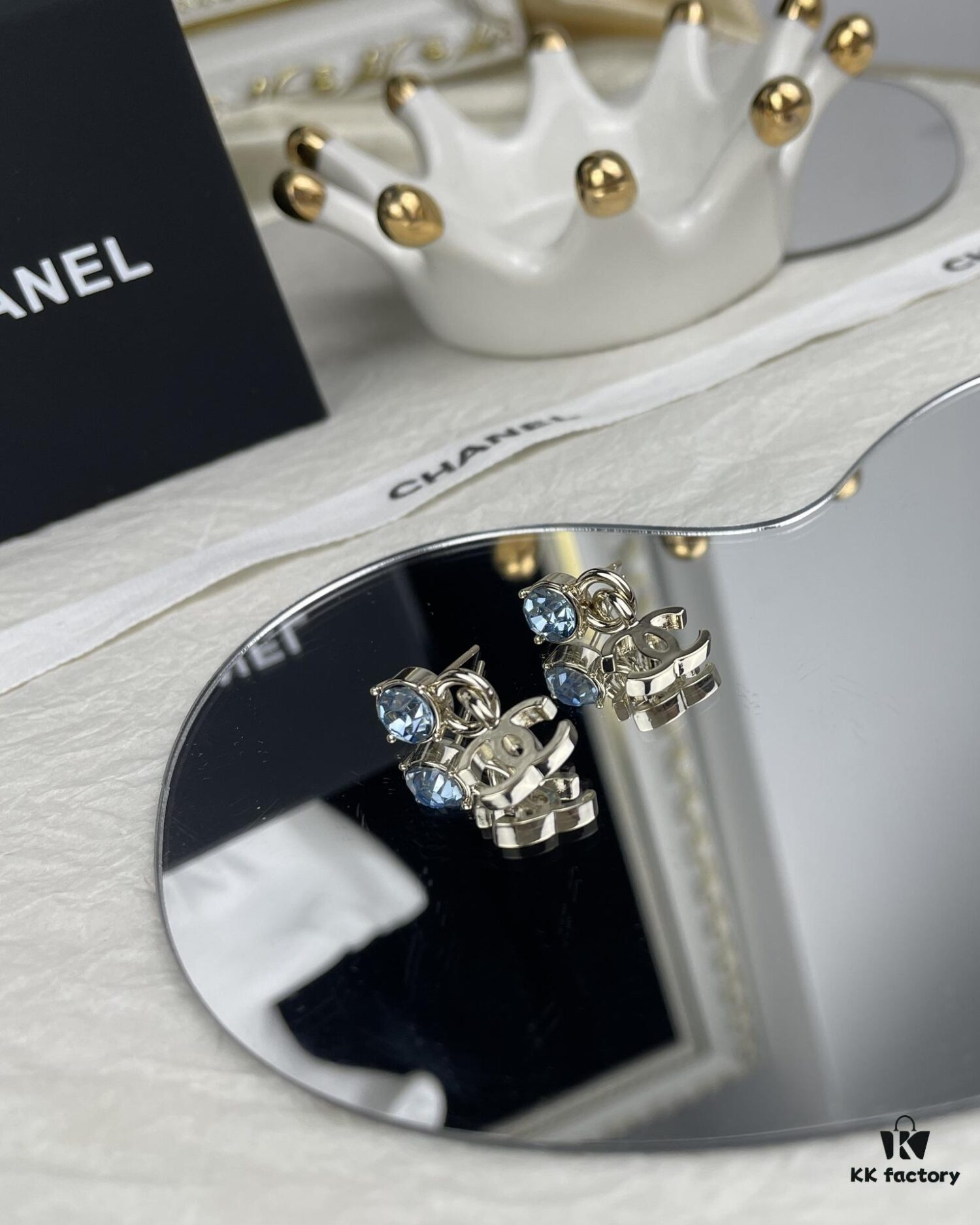 Xiaoxiang New Arrival Light Blue Rhinestone Round Double C Pendant Earrings