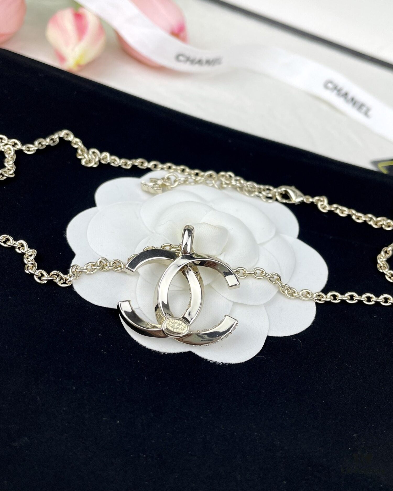 CHANE New Style Collarbone Chain with Twisted Edge and Rhinestone Detail Necklace