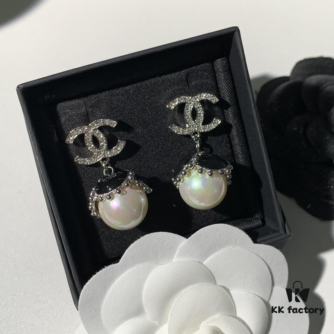 New Xiaoxiang Double C Black Pearl Earrings, Brand Fashion and Versatile