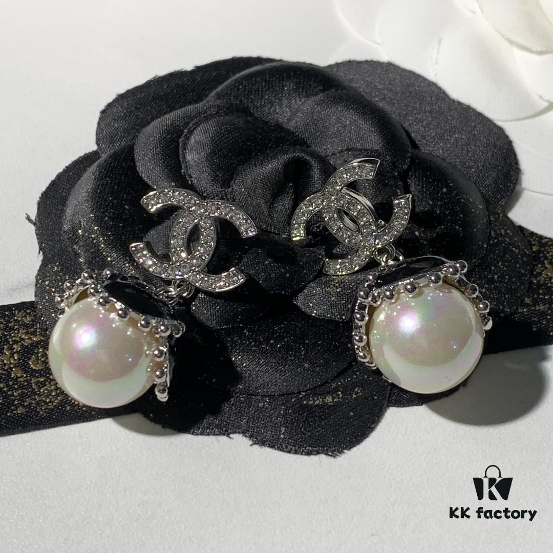 New Xiaoxiang Double C Black Pearl Earrings, Brand Fashion and Versatile