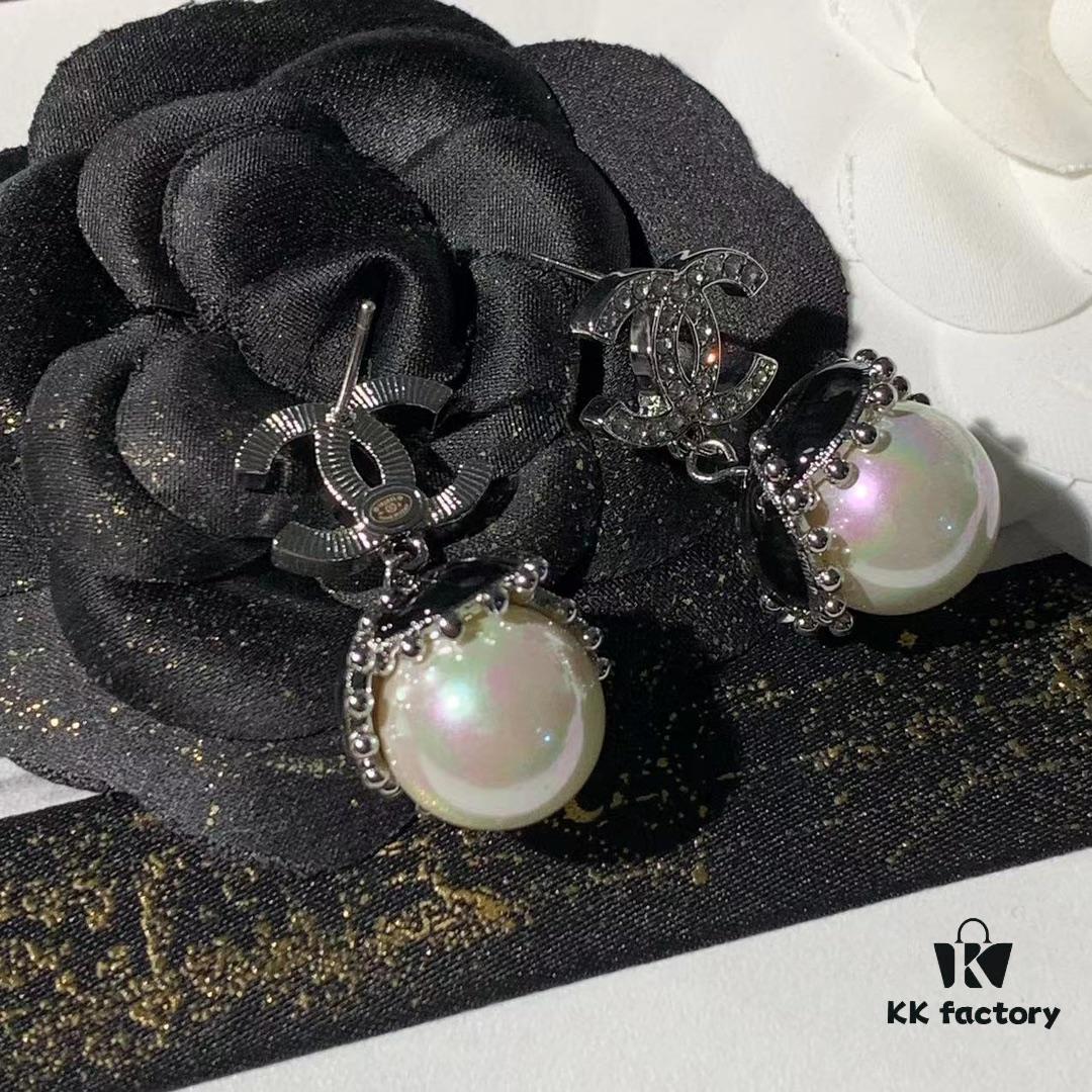 New Xiaoxiang Double C Black Pearl Earrings, Brand Fashion and Versatile