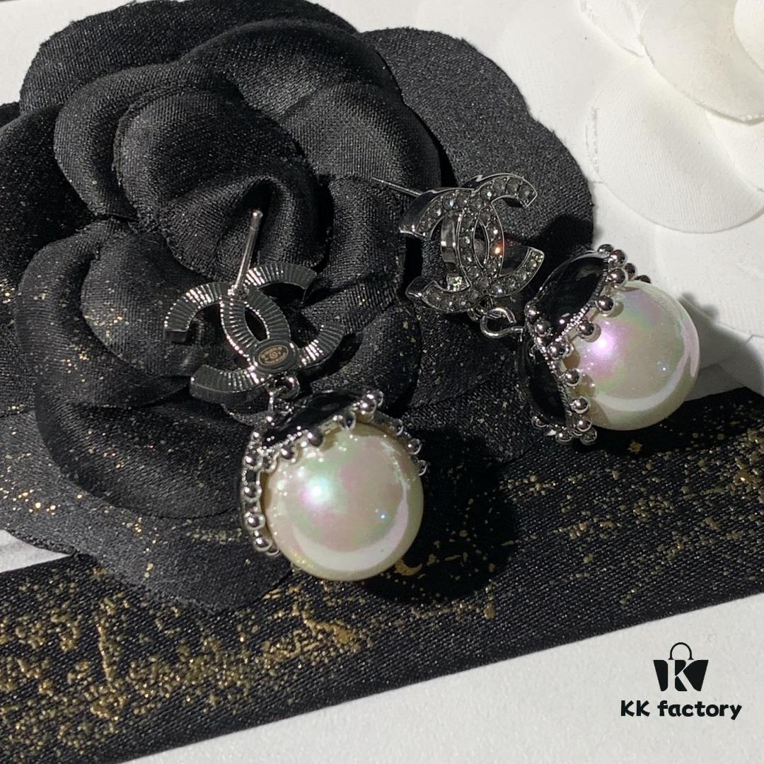 New Xiaoxiang Double C Black Pearl Earrings, Brand Fashion and Versatile