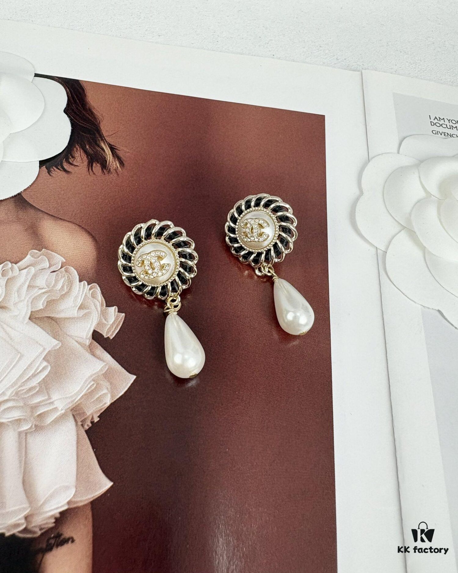 Xiaoxiang New Arrival European and American Style Unique Elegant Black Leather Drip Pearl Earrings