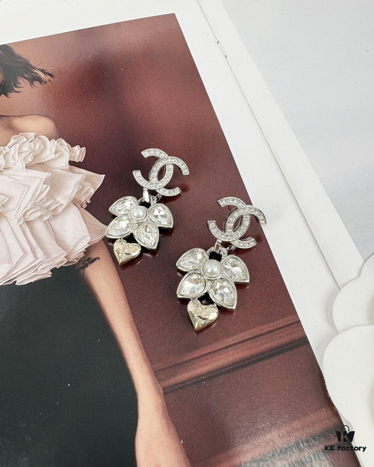 New Xiaoxiang Silver Wheat Ear Rhinestone ✨ Light Gold Heart Pendant Earrings ✨