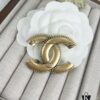 Xiaoxiang New Arrival Vintage Gold Double C White Elegant Brooch 🍂✨