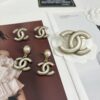 Xiaoxiang New Arrival Vintage Gold Double C White Elegant Brooch 🍂✨
