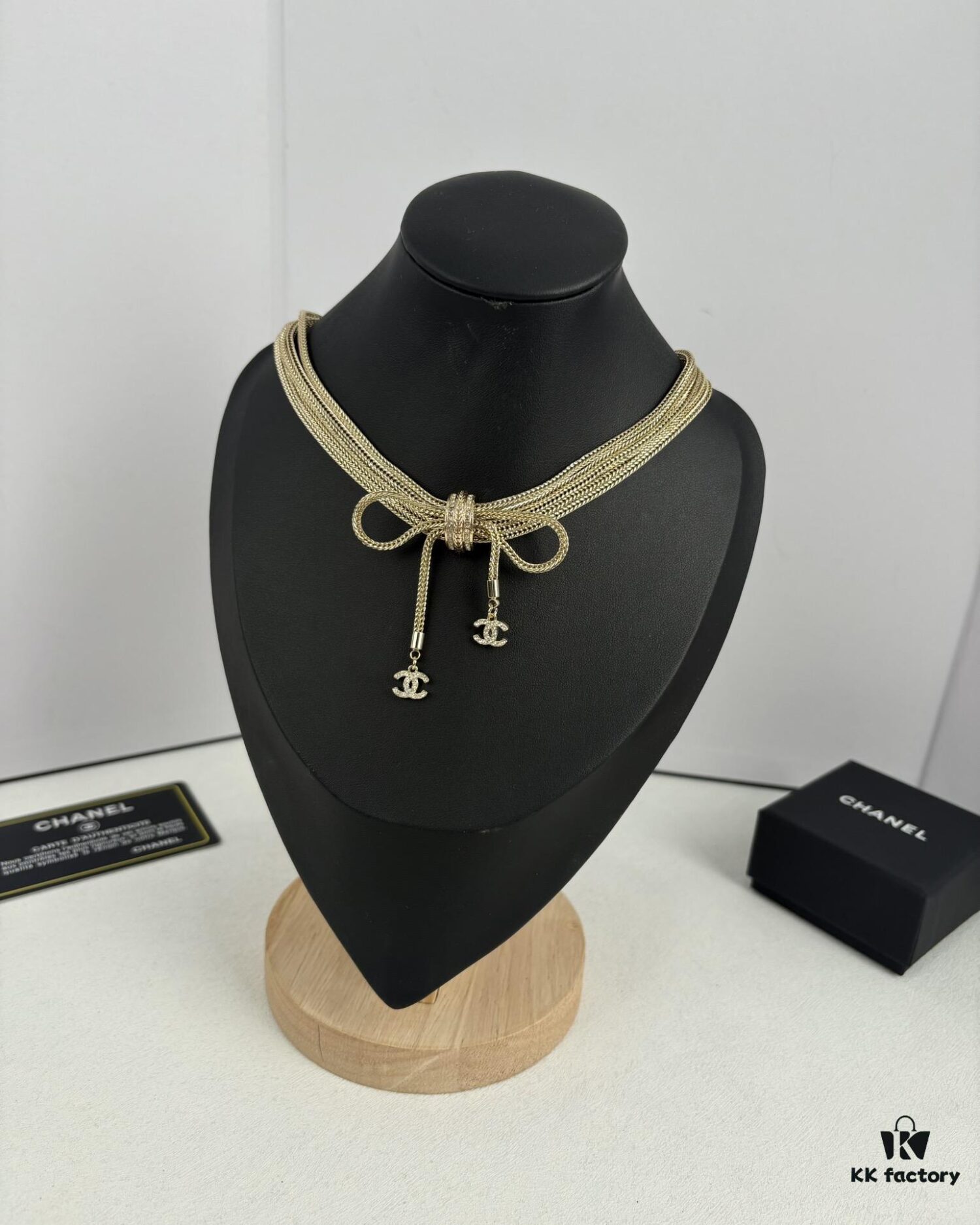 Xiaoxiang New Arrival Heavy-Duty Five-Layer Chain Bow Pendant Necklace