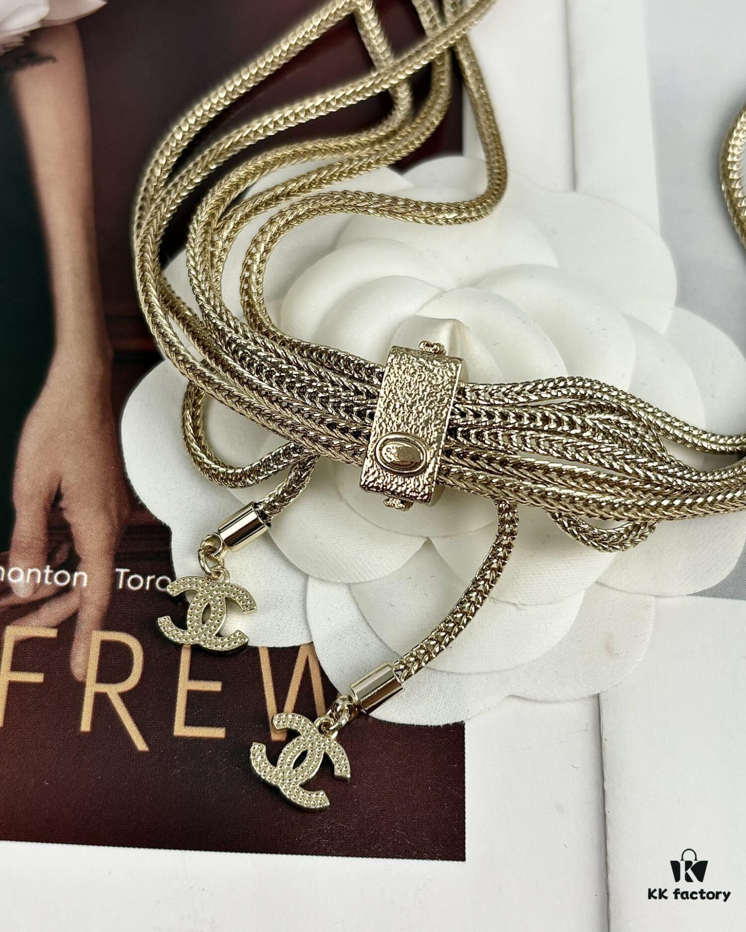 Xiaoxiang New Arrival Heavy-Duty Five-Layer Chain Bow Pendant Necklace