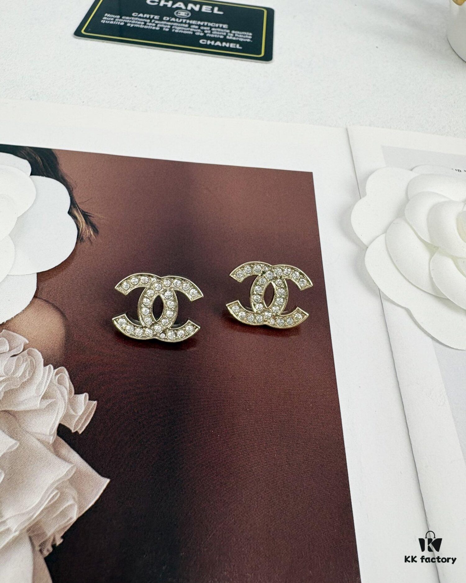 Xiaoxiang New Arrival Light Gold Full Diamond Double C Stud Earrings