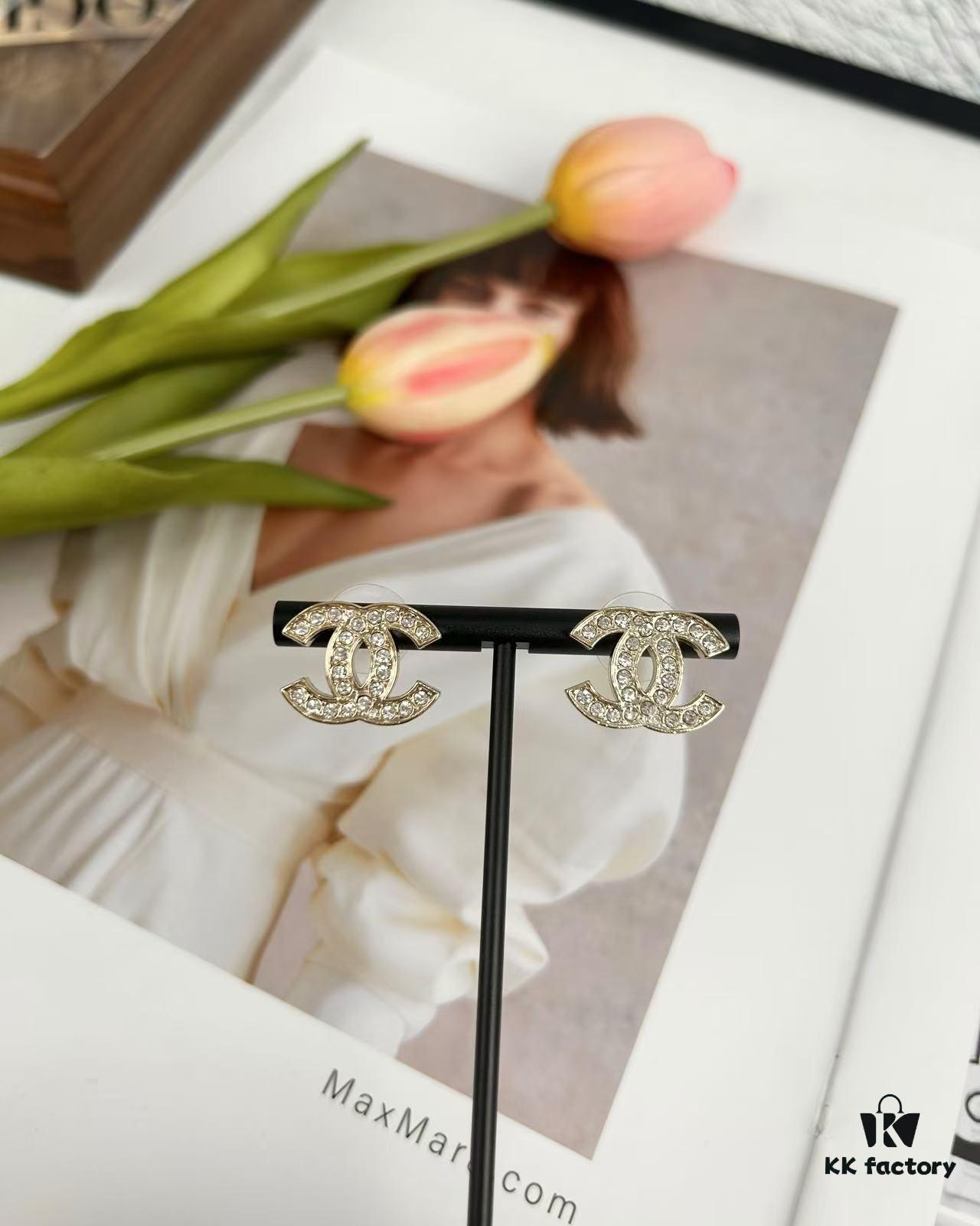 Xiaoxiang New Arrival Light Gold Full Diamond Double C Stud Earrings